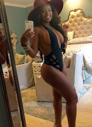 black girl selfie nude